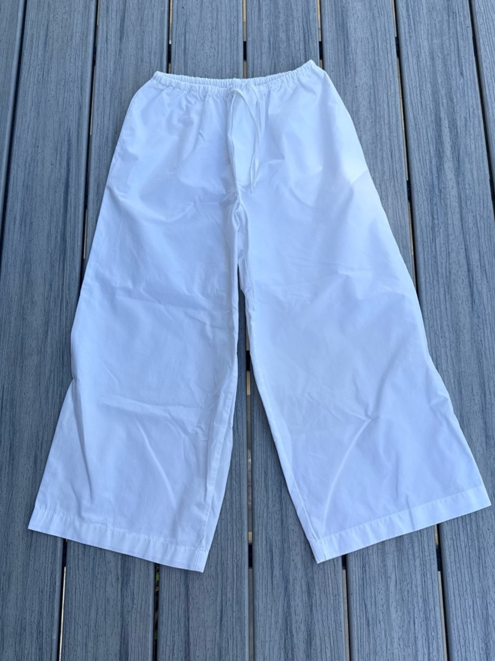 Baserange White Cropped Pants with Elastic Waist XS